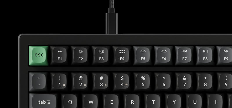 Keychron K4 Ultra 8K com conexão via cabo USB-C