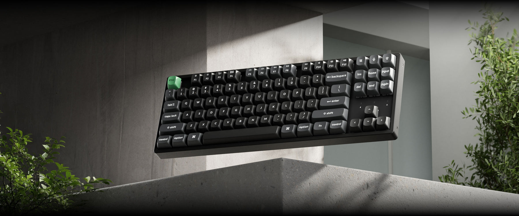 Teclado mecânico Keychron K8 Ultra 8K sobre fundo escuro